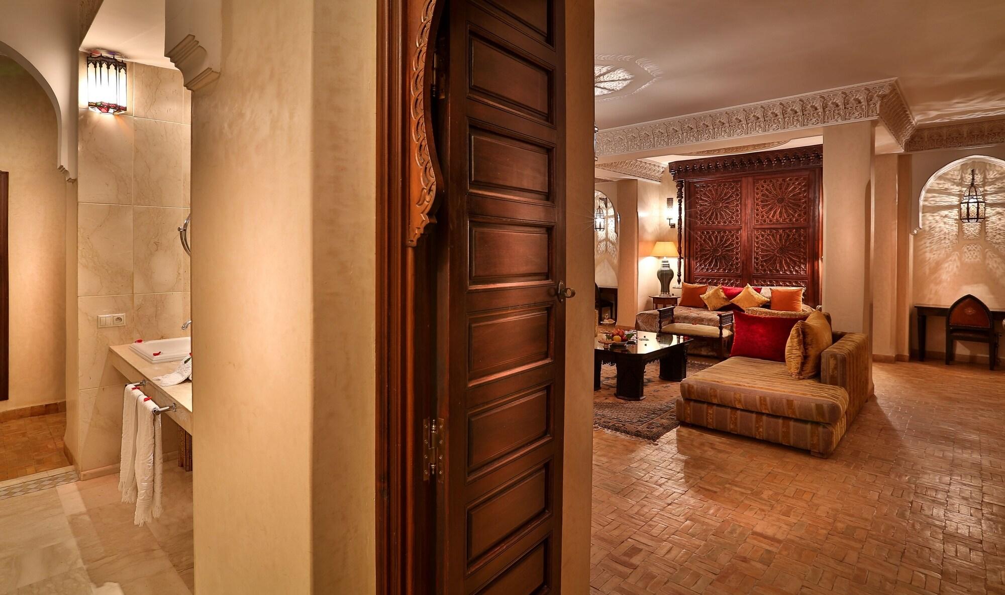 Riad Kniza Marrakesh Exterior foto A suite at the hotel
