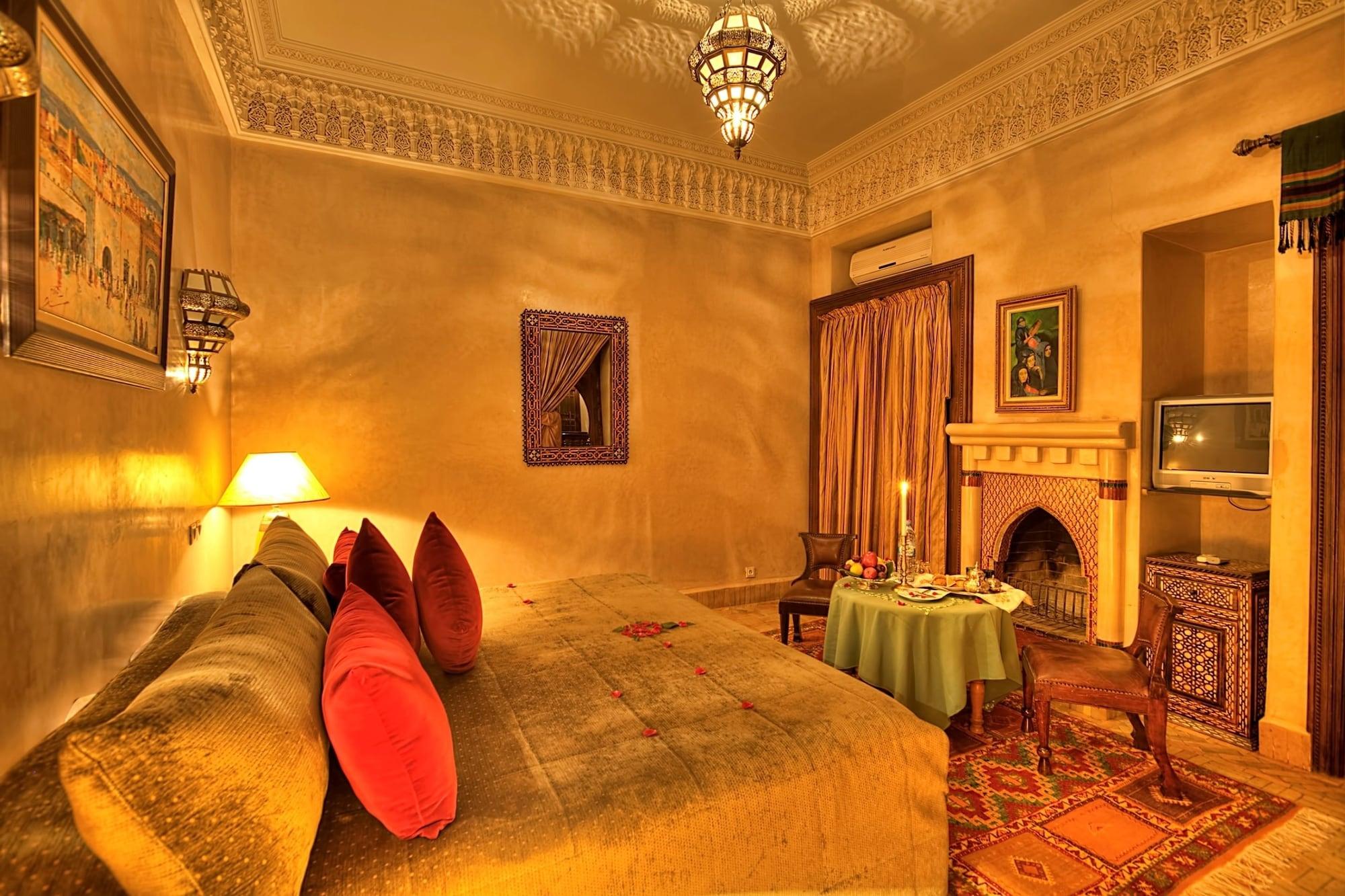 Riad Kniza Marrakesh Exterior foto A bedroom in the hotel