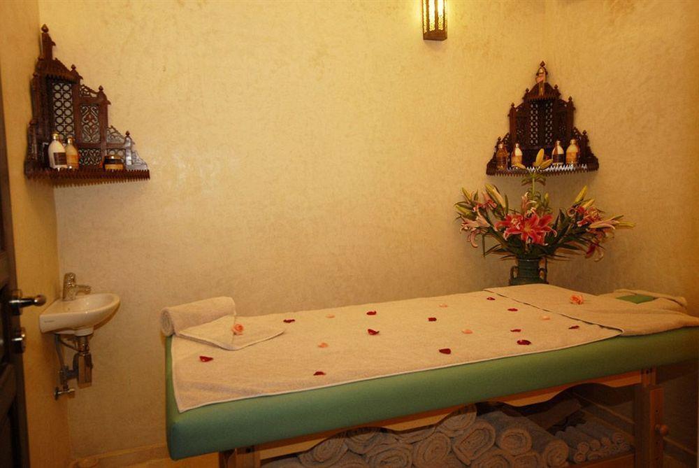 Riad Kniza Marrakesh Exterior foto A massage table