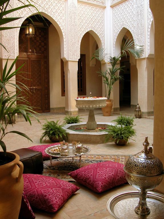 Riad Kniza Marrakesh Exterior foto A fountain in a Moroccan riad