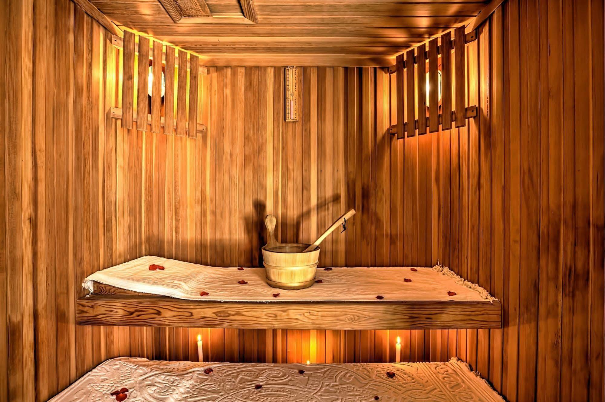Riad Kniza Marrakesh Exterior foto A traditional Finnish sauna