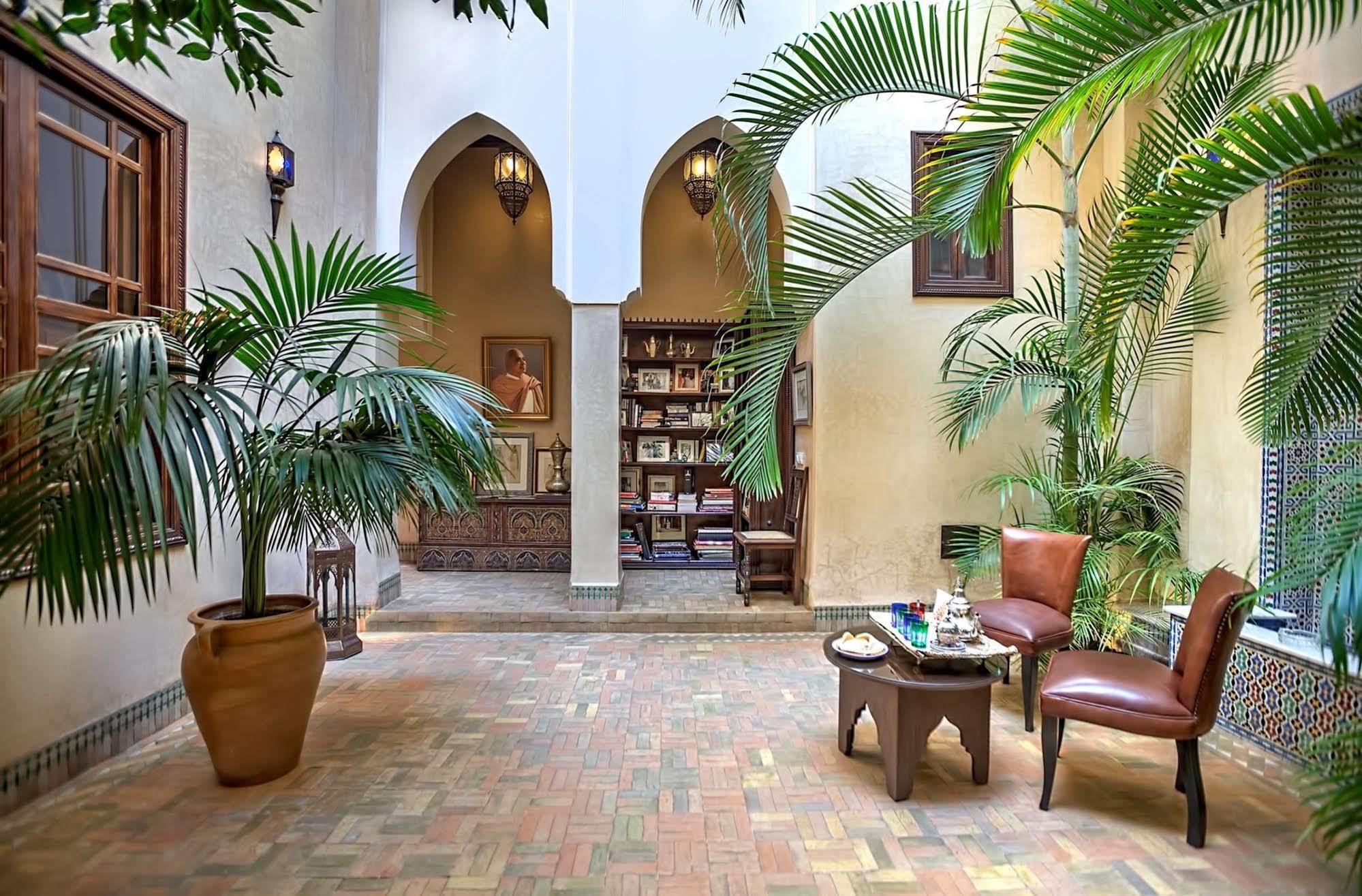Riad Kniza Marrakesh Exterior foto The interior of the library
