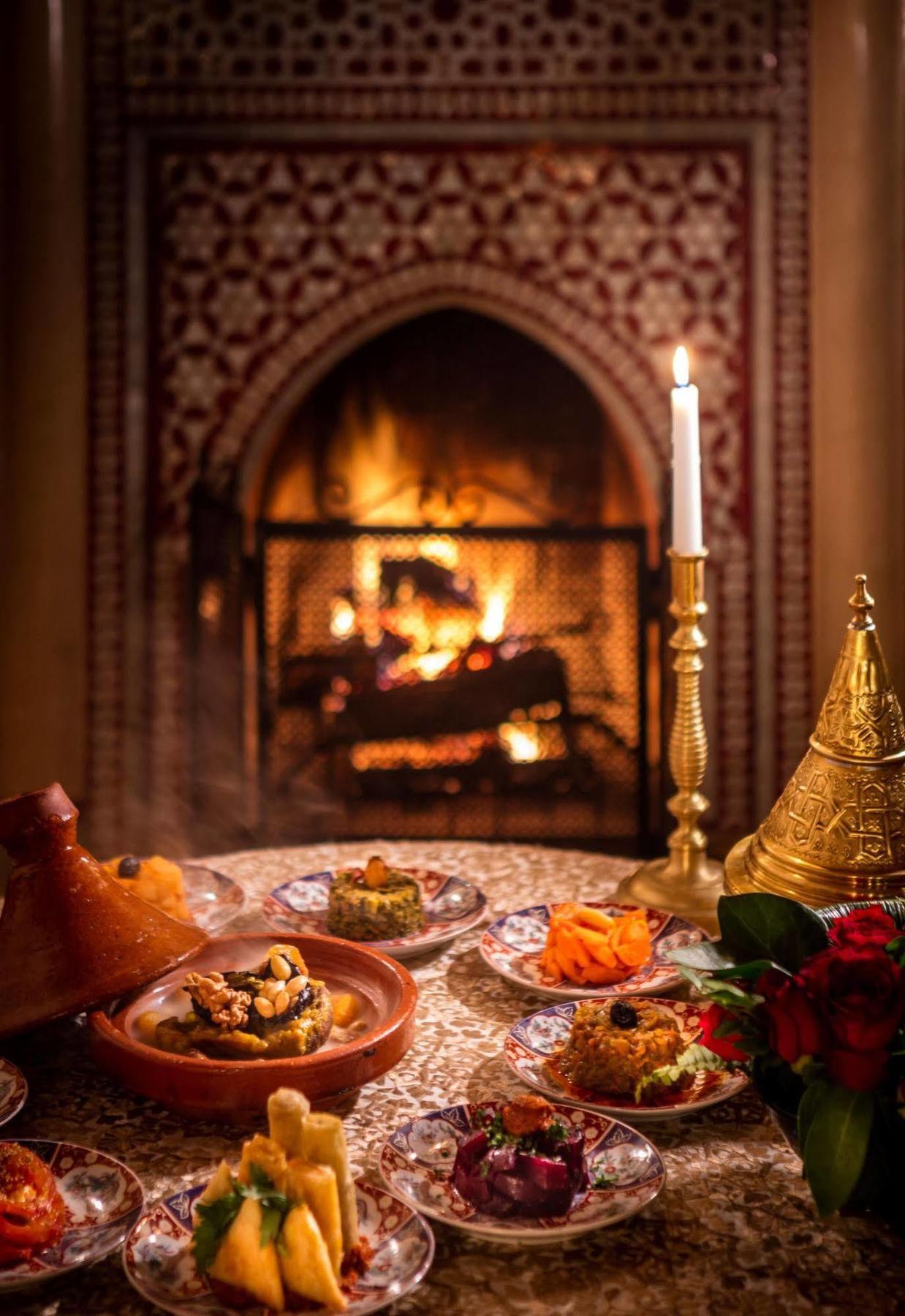 Riad Kniza Marrakesh Exterior foto A fireplace in a Moroccan riad