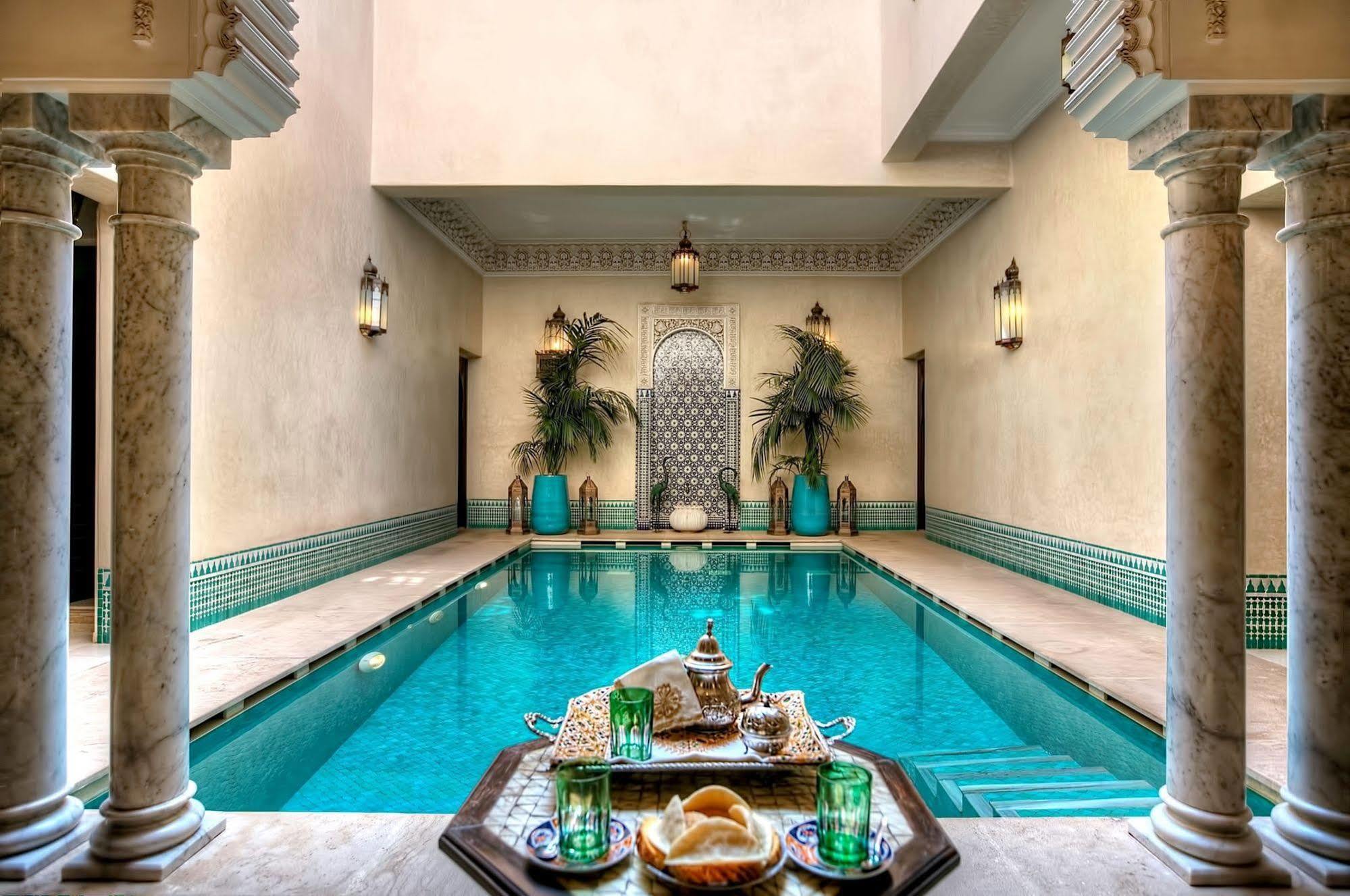 Riad Kniza Marrakesh Piscina foto The swimming pool at the hotel